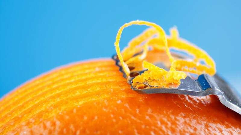 Auch zum Garnieren, z.B. von Desserts, lassen sich Zitronat und Orangeat verwenden