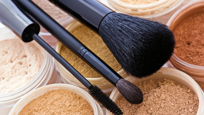 Wenn Ihnen mit Ihren Make-up-Utensilien innerhalb der Mindeshaltbarkeit ein Malheur passiert, kann man sie meist noch retten