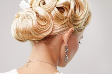 Hochsteckfrisuren für verschiedene Haartypen