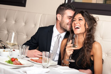 So flirten Frauen am besten mit Männern: Wie Sie mit ihm den Kopf verdrehen und mit Selbstbewusstsein die wahre Liebe finden können