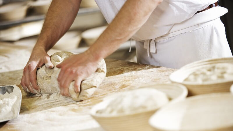 Yufka lässt sich mit vielen unterschiedlichen Zutaten füllen oder als einfaches Fladenbrot ausbacken