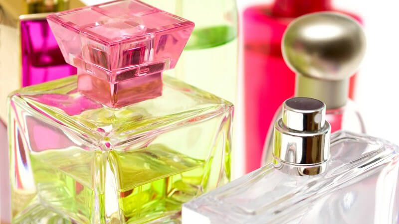 Wir erklären wichtige Begriffe rund um das Parfum und geben wertvolle Tipps zu dessen Auswahl und Verwendung