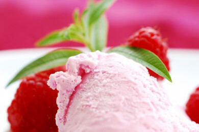 Laut Forschungen kann man von Eis abhängig werden, was mitunter der Figur nicht guttun würde - wir zeigen, worauf es beim unbeschwerten Eisgenuss ankommt