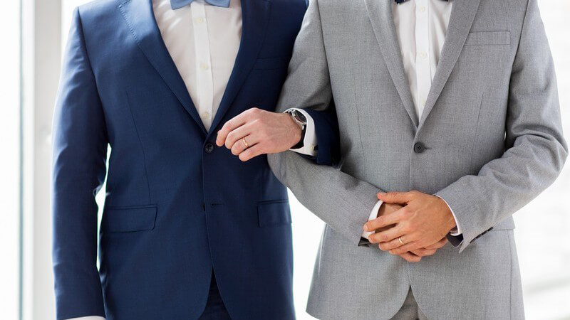 Bei der Wahl des richtigen Anzugs-Outfits, ist stets auf den Anlass und Dresscode zu achten