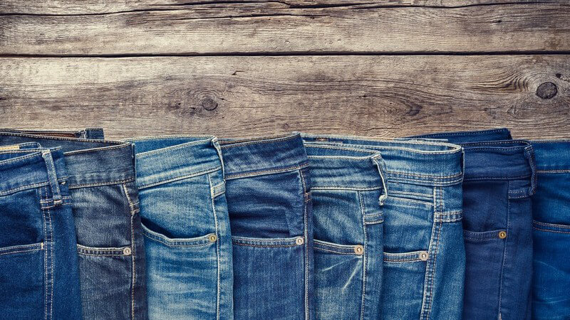 Merkmale und Kombinationsmöglichkeiten der Röhrenjeans in der männlichen und weiblichen Garderobe