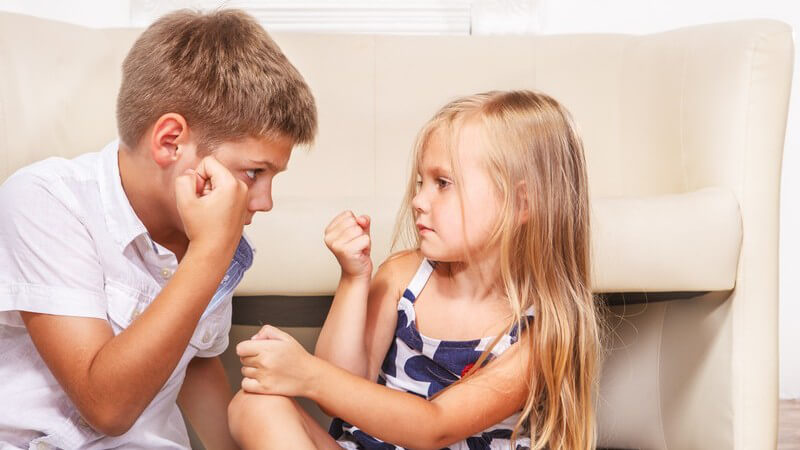 Warum ein elterlicher Streit auch die Kleinen der Familie belasten und wie man Kleinkindern das Streiten erklären kann