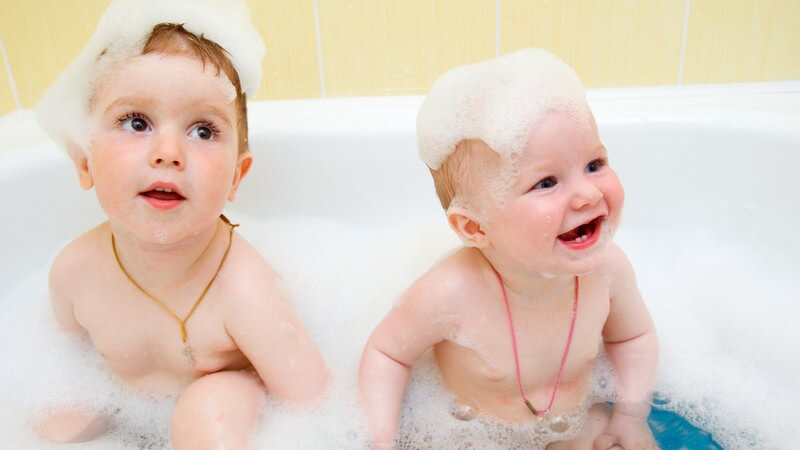 Häufigkeit der Haarwäsche, Auswahl und Portionierung des Shampoos - Tipps rund um die Pflege von Kinderhaaren