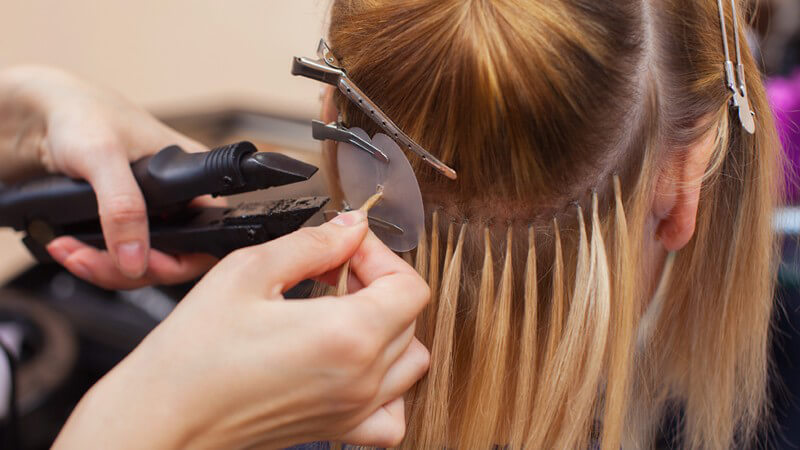 Wissenswertes zu warmen und kalten Methoden der Haarverlängerung, zu Preisen und Stylingmöglichkeiten