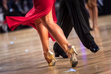 Wir informieren über die Merkmale von Cha-Cha-Cha, Jive, Paso Doble, Rumba und Samba