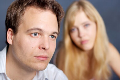 Woran Sie einen kontrollsüchtigen Partner erkennen können, was sonst noch eine Beziehung belasten kann und wann es besser ist, einen Schlussstrich zu ziehen