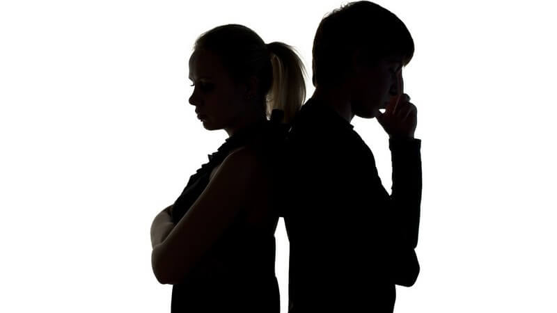 Typische Anzeichen für ein drohendes Beziehungsaus - Woran man eine bevorstehende Trennung erkennen kann