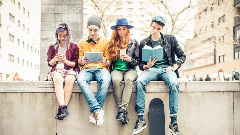 Früher als Gegenbewegung unter Drogeneinwirkung bekannt, zeichnet sich der heutige Hipster besonders durch sein Styling aus