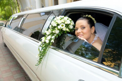 Das geschmückte Hochzeitsauto dient dem Transport des Brautpaars nach der Hochzeit; häufig werden besondere Wagen wie Oldtimer verwendet