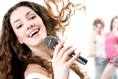 Singen - Erzeugung der Singstimme, Stimmbildungsübungen und Tipps für die Gesangslehrer-Suche