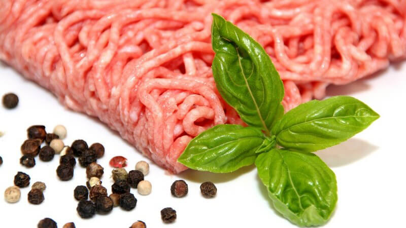 Das Fleischgericht sollte weder Mehl, noch Wurzelgemüse enthalten