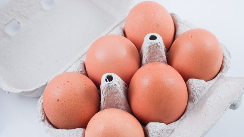 Eier lassen sich im rohen Zustand nur einfrieren, wenn man sie aufschlägt - wir zeigen, worauf es des Weiteren ankommt