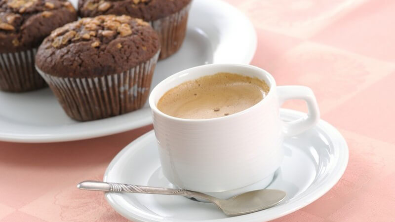 Wie Kokosmilch, H-Milch oder Kondensmilch den Kaffeegeschmack beeinflussen