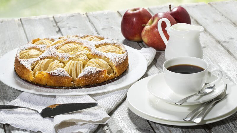 Ob Apfelkuchen oder Pflaumenkuchen -  Kuchen und Früchte lassen sich wunderbar vereinen und sind in der Regel auch mit wenigen Handgriffen kreiert