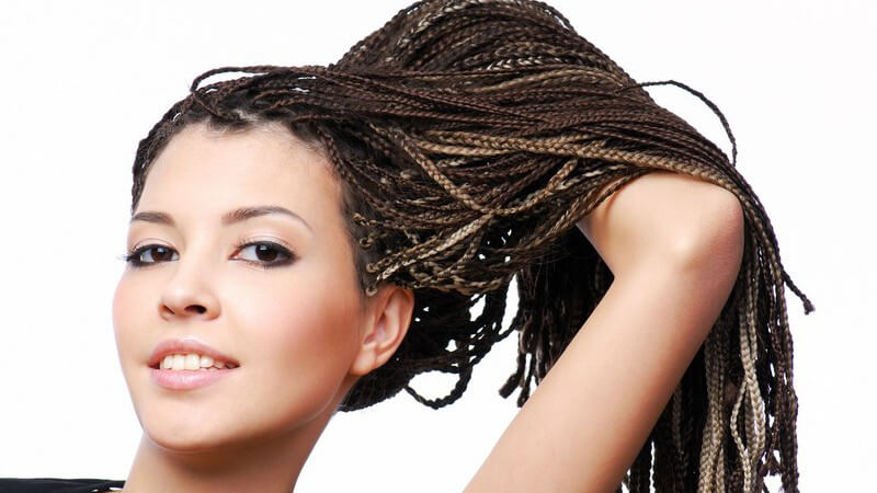 Wir geben Tipps rund um die Pflege von Dreadlocks - vom Waschen bis zum Einarbeiten der Spitzen