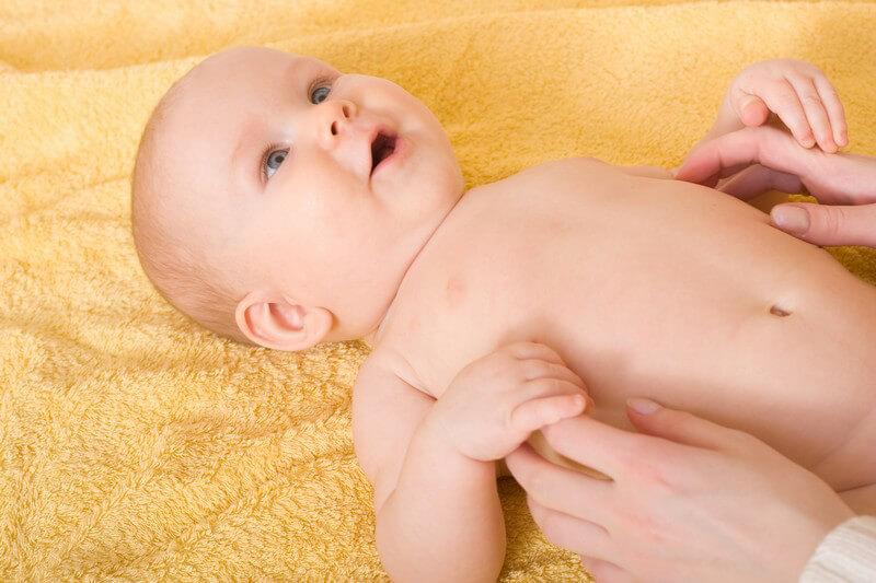 Körperlotion oder -creme zur Pflege der Babyhaut Körperlotion oder -creme zur Pflege der Babyhaut