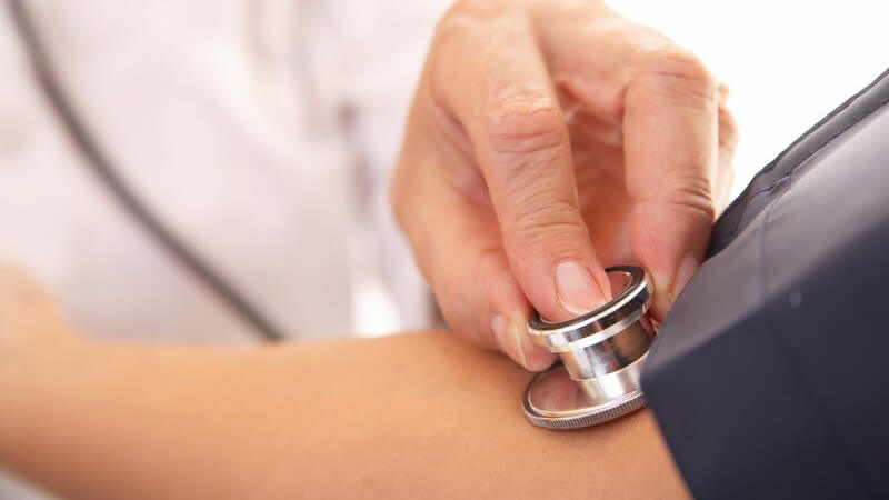 Die Unterschiede und Vorteile einer 24-Stunden-Blutdruckmessung zur normalen Blutdruckmessung