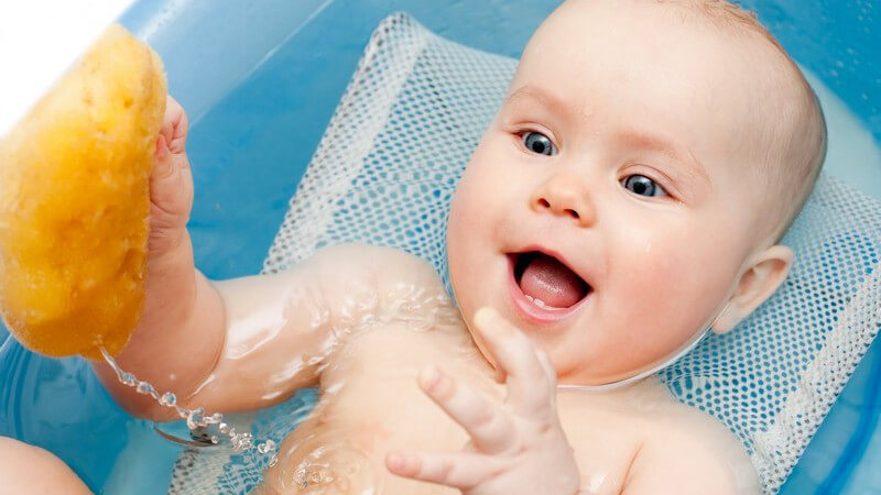 Tipps zur richtigen Vorbereitung und Durchführung eines pflegenden Babybads