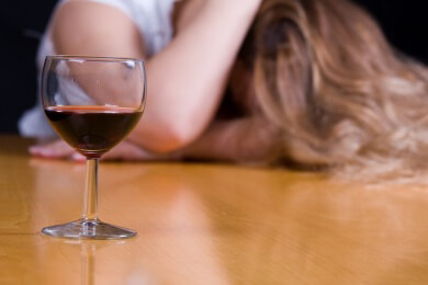 Alkoholabhängigkeit - Ursachen, Symptome und Behandlung