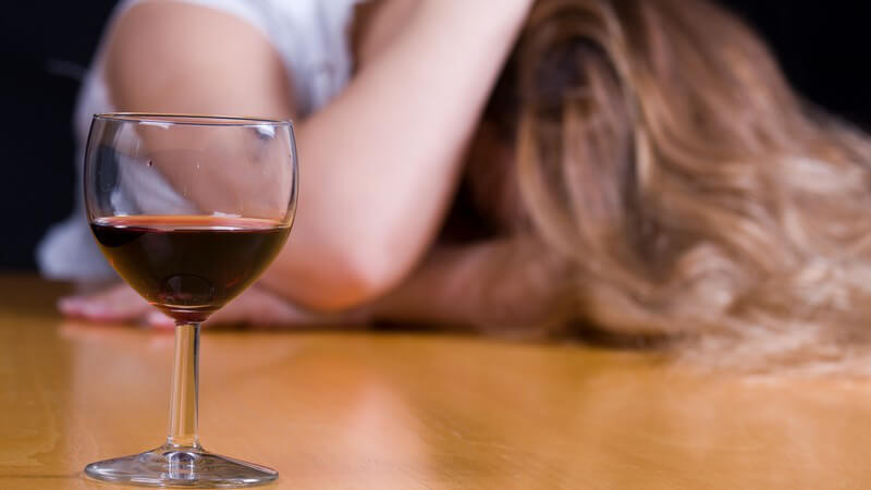 Die Entstehung einer Alkoholabhängigkeit und wie man sie behandeln und ihr vorbeugen kann