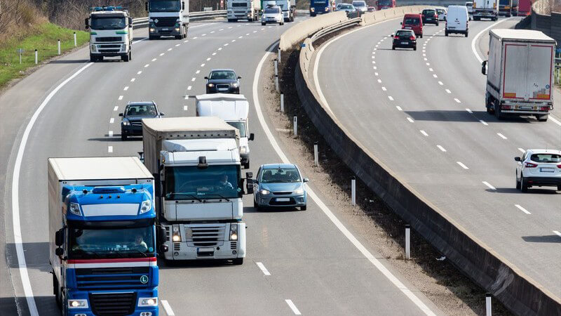 Verhaltensregeln im Falle eines Verkehrsunfalls auf der Autobahn