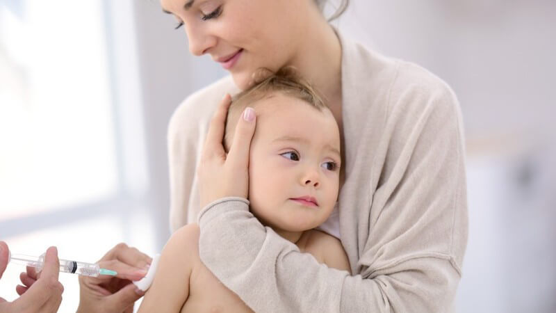 Die Schutzimpfung gegen Kinderlähmung ist Teil der Sechsfachimpfung im Säuglingsalter