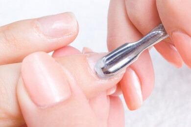Nagelhaut: Probleme wie Risse und Tipps zur Pflege