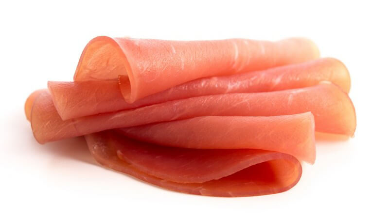 Lachsschinken besteht aus Schweinefleisch und stellt eine relativ fettarme Sorte dar
