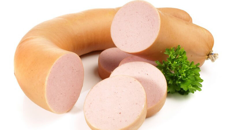 Die Fleischwurst zählt zu den Brühwurstsorten und es wird dafür meist Schweinefleisch verwendet