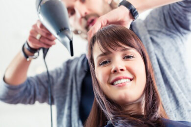 Tipps zum Föhnen und Stylen des Pony