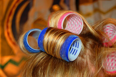 Wir erklären, wie Sie sich die perfekte Lockenfrisur mit dem Föhn - oder auch anderen Hilfsmitteln - zaubern können