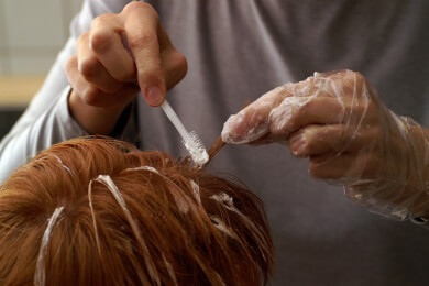 Wir erklären, wofür Conditioner und Kuren mit Pigmenten gut sind und wie man sie anwendet