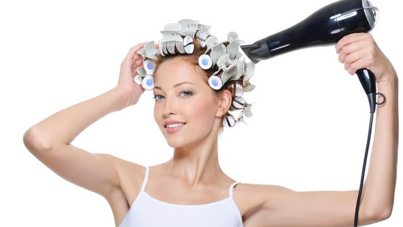Tipps zum Kreieren von Locken in glattem und feinem Haar sowie in Haaren mit Naturkrause