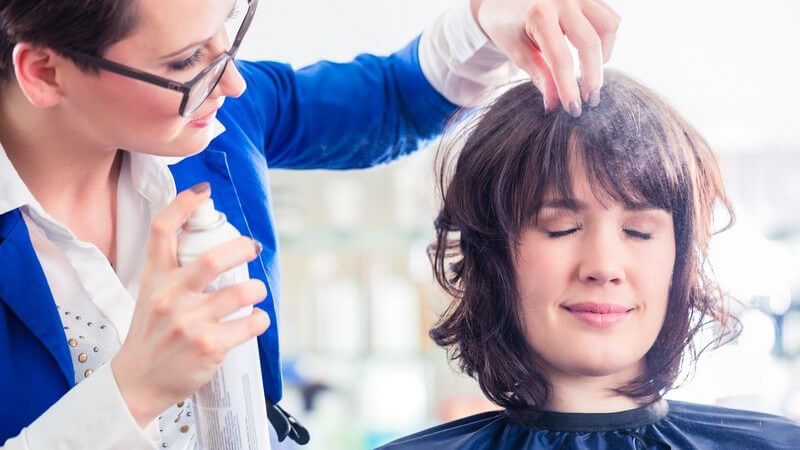 Tipps zum Frisieren der Außenwelle in halblangem Haar