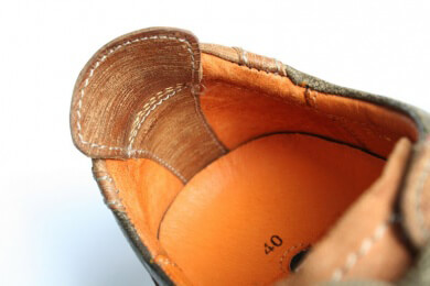 Wie Sie nasse Schuhe am besten trocknen und pflegen - und unschöne Wasserränder beseitigen können