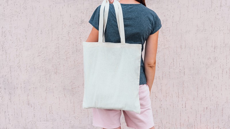 Frau mit Shopping Bag