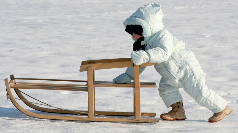 Nicht alle Materialien halten einer wilden Schneeballschlacht im Winter erfolgreich stand