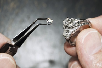 Wer noch nichts über Asterismus, den Seidenglanz- oder den Katzenaufeneffekt gehört hat, der sollte hier weiterlesen