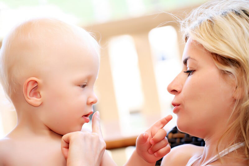 Man sollte viel mit seinem Baby sprechen umd die Sprache zu fördern Man sollte viel mit seinem Baby sprechen umd die Sprache zu fördern