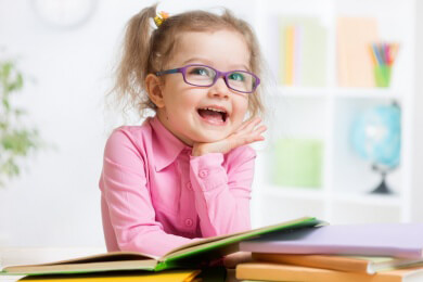 Die kindliche Entwicklung in einem Alter von 4 bis 4,5 Jahren