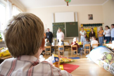 Die kindliche Entwicklung in der erste Klasse