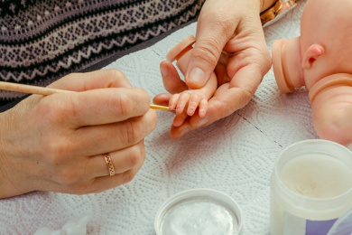 Arbeiten an einer Reborn-Puppe