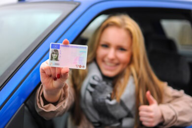 Hier erfahren Sie, wie die praktische Führerscheinprüfung abläuft und wie Sie Ihre Aufregung in den Griff kriegen