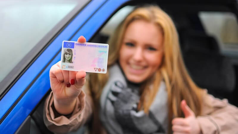 Hier erfahren Sie, wie die praktische Führerscheinprüfung abläuft und wie Sie Ihre Aufregung in den Griff kriegen