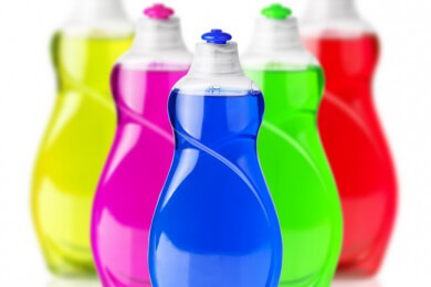 Mit diesen Reinigungsmitteln sagen Sie in der Küche Fett, Schmutz, Kalk und Wasserflecken den Kampf an