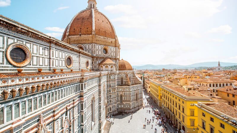 Typisches Merkmale des Renaissance-Baustils ist die Betonung von Proportionen, Symmetrie und Geometrie; als Erfinder gilt der italienische Architekt Filippo Brunelleschi